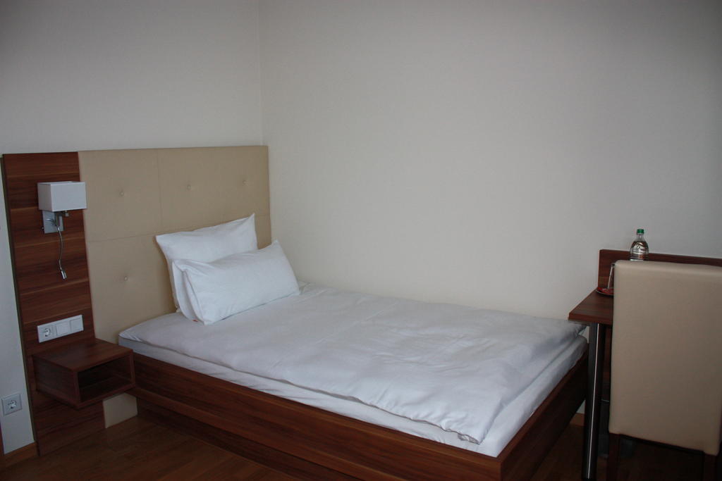Boarding House Holledau Inn Schweitenkirchen Zimmer foto