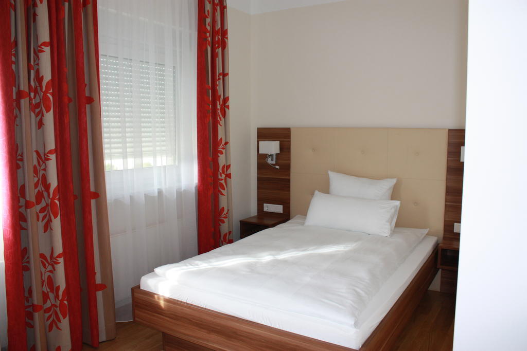 Boarding House Holledau Inn Schweitenkirchen Zimmer foto