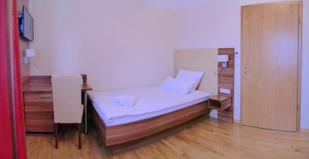 Boarding House Holledau Inn Schweitenkirchen Zimmer foto